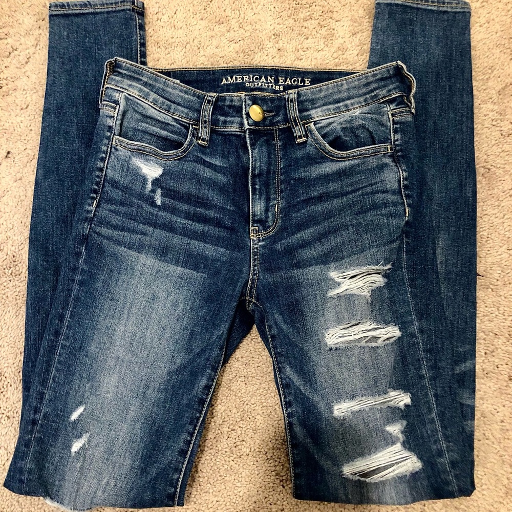 American eagle ripped hi rise jeggings. Size 4 extra long.